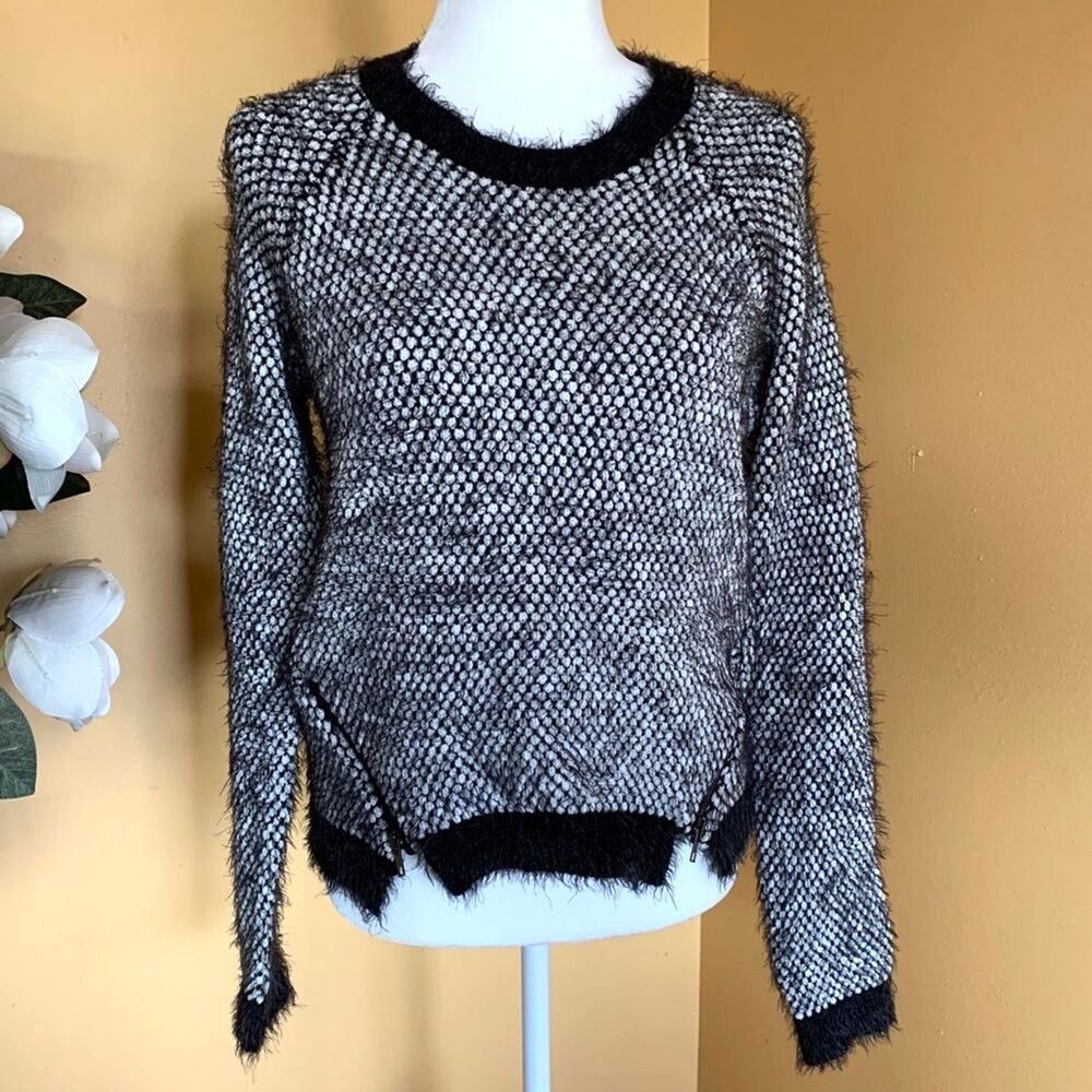 Dex 1963 Women's Petites Sweater Size Small Soft White Black Pullover Sweater